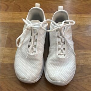 Nike White Sneakers Sleek Modern Design